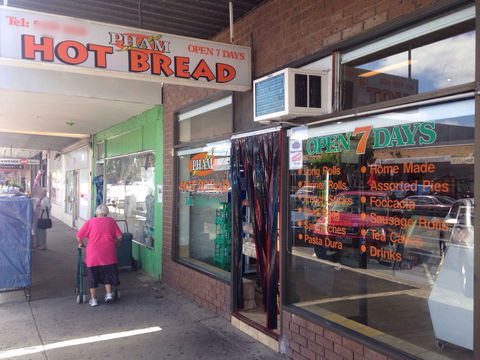 Pham Hot Bread - Go Out 0