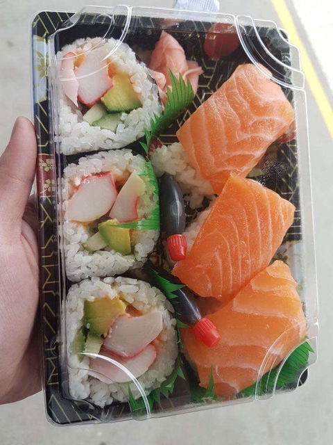 Tong Tong Sushi - Go Out 0