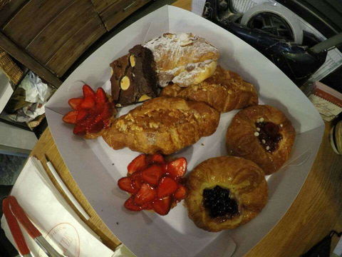 Chez Jean-Claude Patisserie - Go Out 0