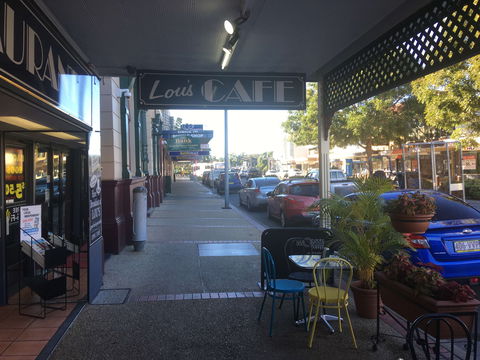 Lou's Cafe Restaurant - Go Out 0