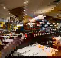 Must Winebar - Go Out