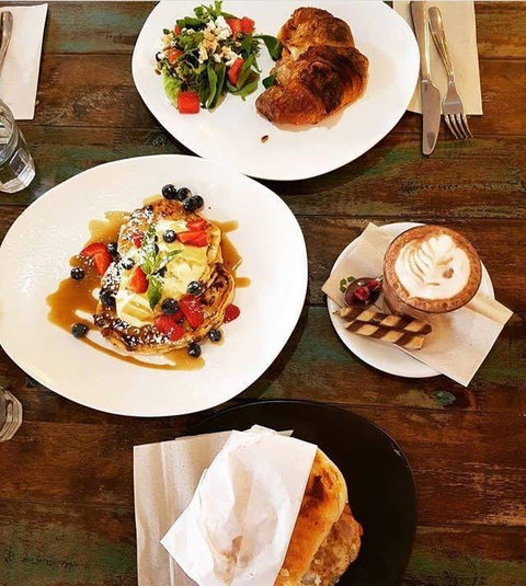 Piccolo’s On William - Go Out 0