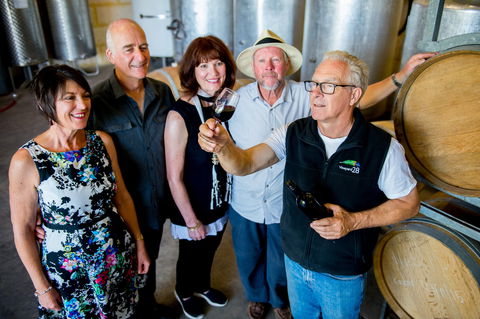 Vineyard 28 - Pubs and Clubs 0
