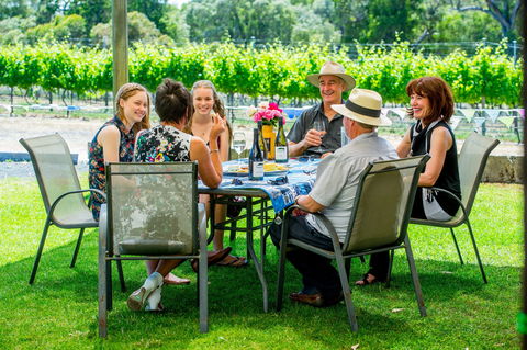 Vineyard 28 - Pubs and Clubs 1