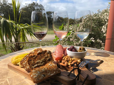Vineyard 28 - Pubs and Clubs 2