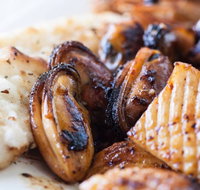 Gus's Seafood - Pubs and Clubs