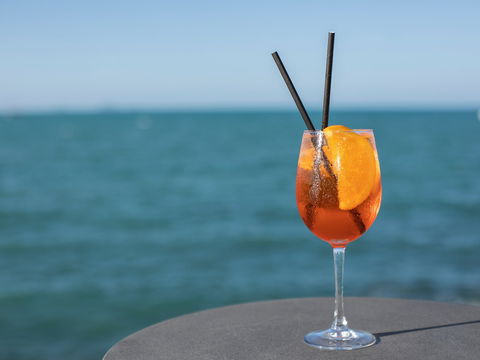 The Rocks - Restaurant, Bar, Pool Club - Go Out 2