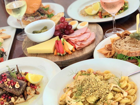 The Pavilions Hotel Terranora - Go Out 1