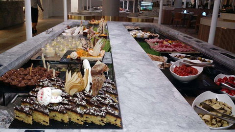 Lagoons Restaurant - Sheraton Mirage Hotel - Pubs and Clubs 0