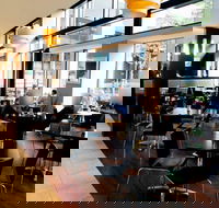 Pellaroma - Pubs and Clubs