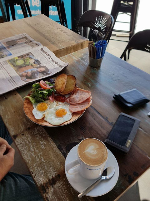 June's Cafe - Pubs and Clubs 0