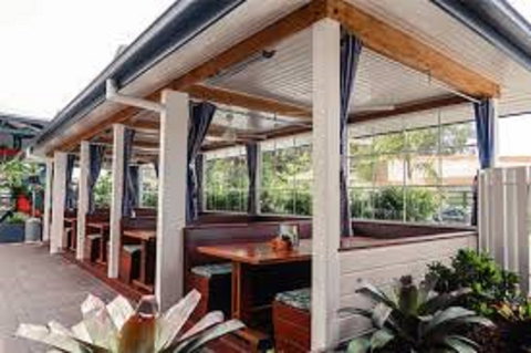 Toormina Hotel - Pubs and Clubs 1