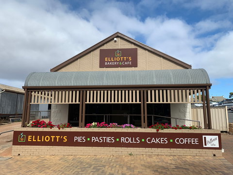 Elliott's Bakery & Cafe - Go Out 0