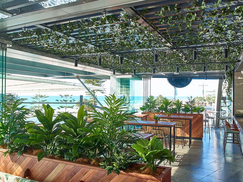 Hurricane's Grill & Bar Surfers Paradise - Pubs and Clubs 0