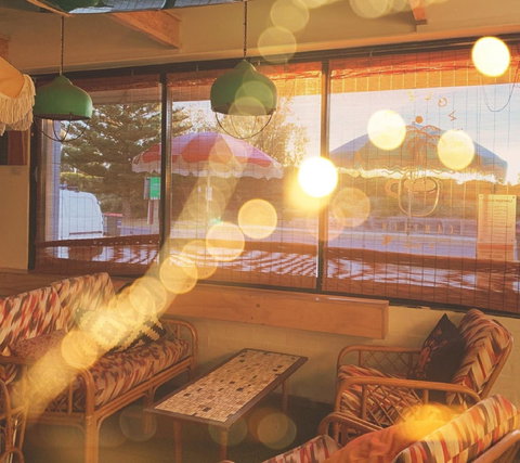 Single Fin Canteen And Goods - Go Out 1