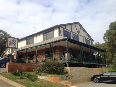 Vernon Arms Tavern - Go Out 0