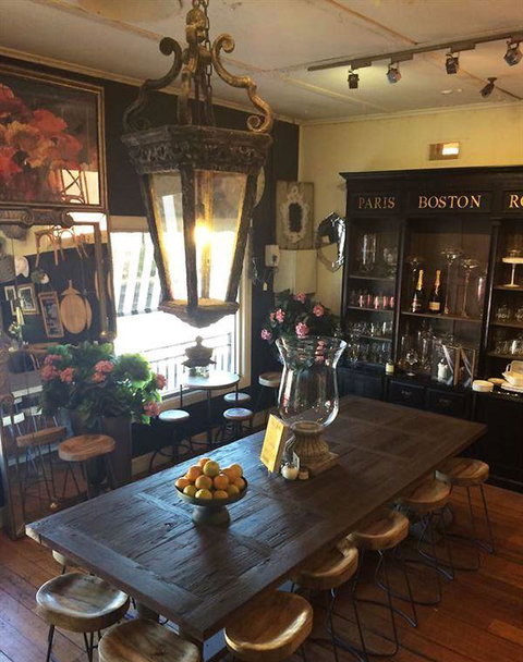The Wooden Door - Pubs and Clubs 20
