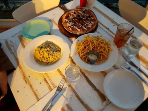 The Coast Bar And Restaurant - Go Out 0