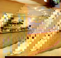 Finz Restaurant and Bar - Pubs and Clubs