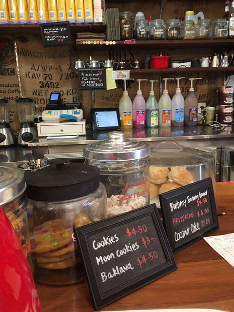 Vee's Cafe - Go Out 0