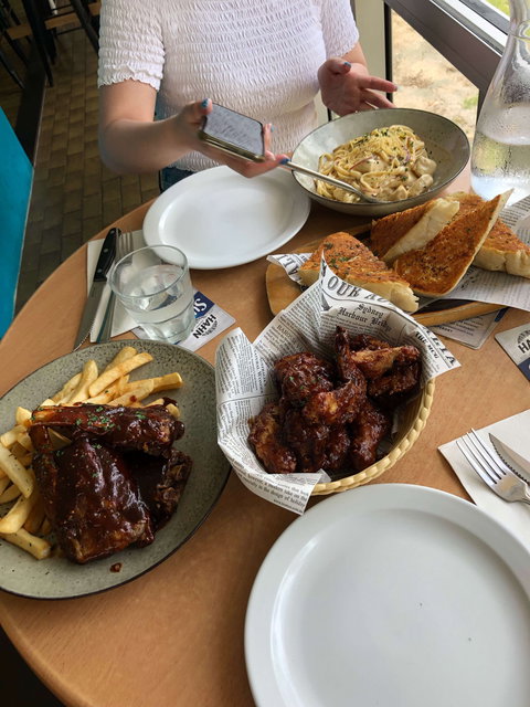 Mika Live BBQ & Bar - Go Out 0