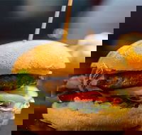 Burger Urge - Banyo - Go Out