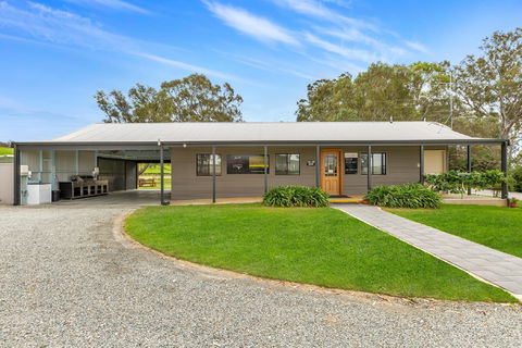 Jaeschkes Hill River Clare Estate - Go Out 1