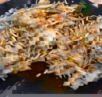 Enak Kopitiam - Pubs and Clubs