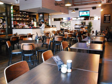 Queen Street Rescue - Pubs and Clubs 0