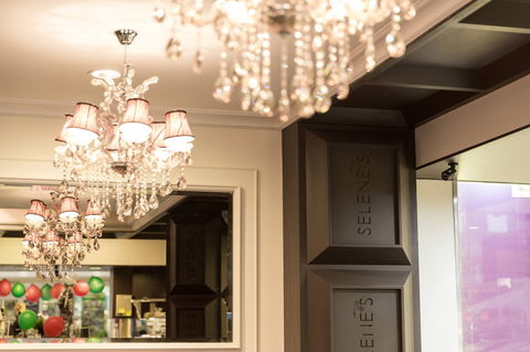 Selene's Chocolate Bar - Box Hill - Pubs and Clubs 0