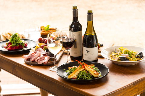 Lake Breeze Wines - Pubs and Clubs 2