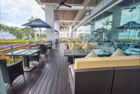 Il Piatto - Pubs and Clubs 1