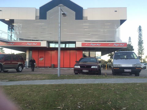 Pizza Hut - Runaway Bay - Pubs and Clubs 0