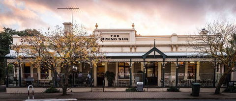 The Rising Sun Hotel, Auburn - Go Out 0