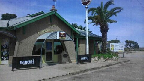 Flinders Rest Hotel - Go Out 0