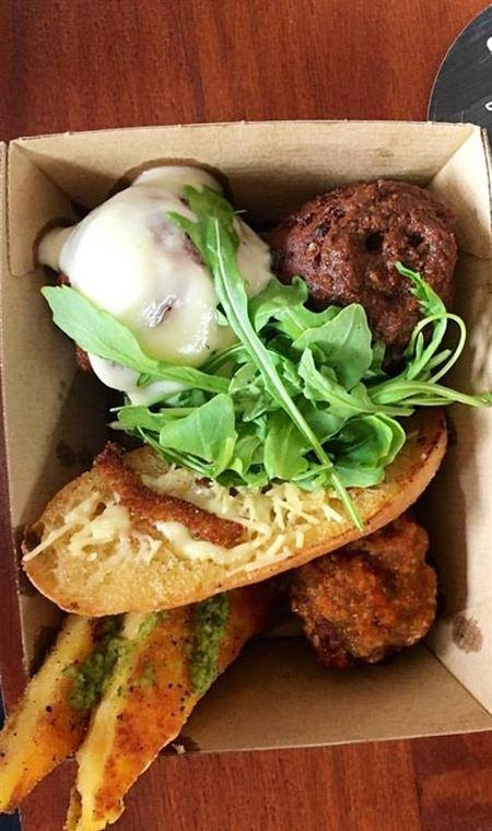 Mannelli's Cafe Burnside - Go Out 4