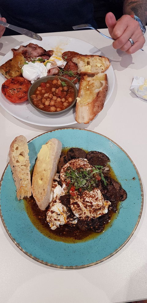 Cafe Moka - Pubs and Clubs 3