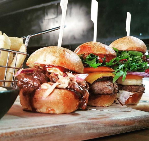 Baan Thai - Go Out 11