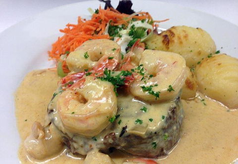 Georgio's Seafood & Steak House - Pubs and Clubs 11