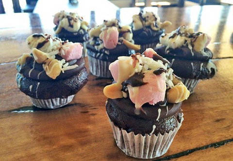 Blue Jay Cafe - Pubs and Clubs 6