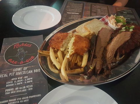 PORKIES BAR-B-QUE - Go Out 0