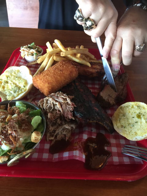 PORKIES BAR-B-QUE - Go Out 6