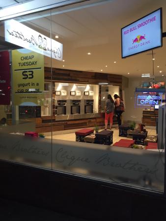 Clique Brothers - Yogurt With Friends - Go Out 9