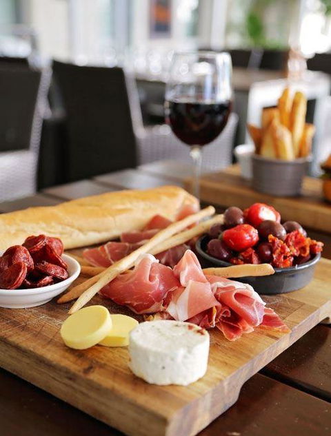 Tradewinds Bar & Bistro - Go Out 2