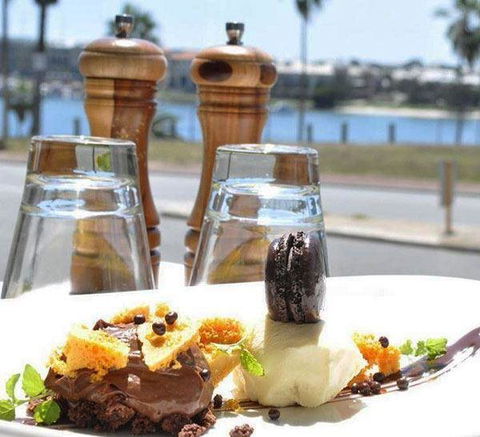 Tradewinds Bar & Bistro - Go Out 4