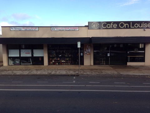 Cafe On Louise - Pubs and Clubs 0
