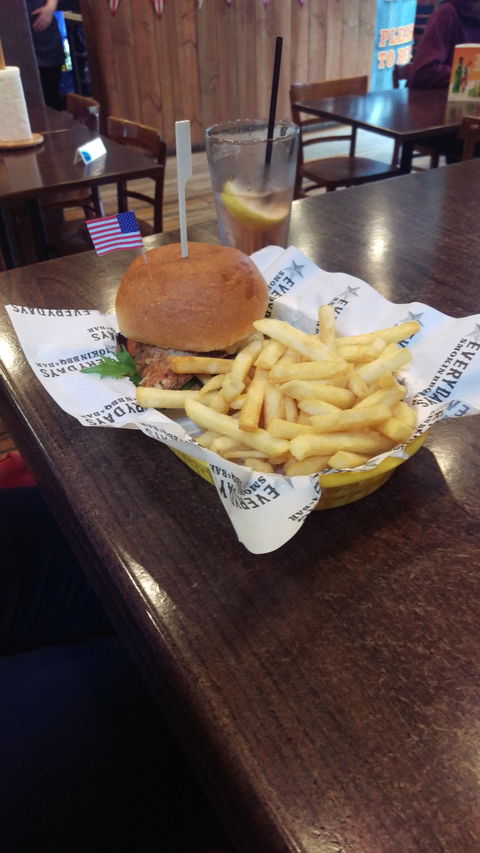 Everydays Smokin BBQ & Bar - Pubs and Clubs 4