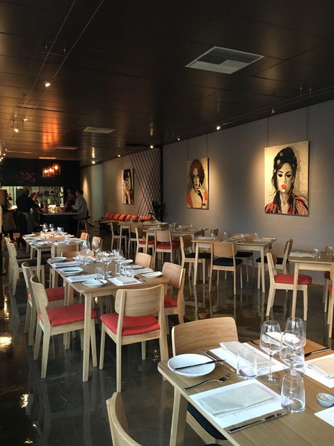 Zev's Bistro - Pubs and Clubs 4