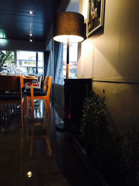 Zev's Bistro - Pubs and Clubs 5