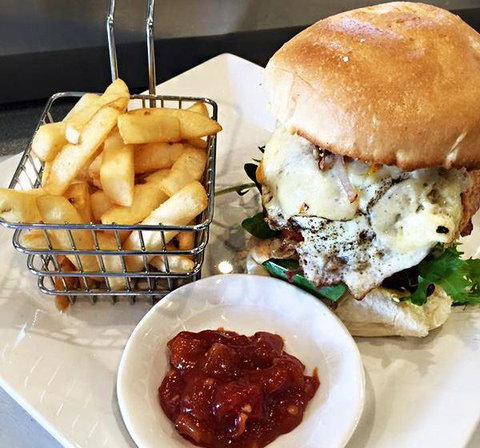 Amber Rose Food Store - Go Out 13